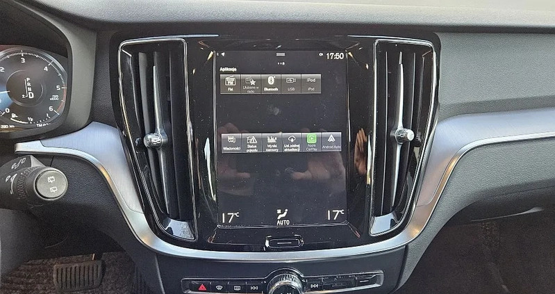 Volvo V60 cena 88000 przebieg: 161000, rok produkcji 2019 z Włocławek małe 277